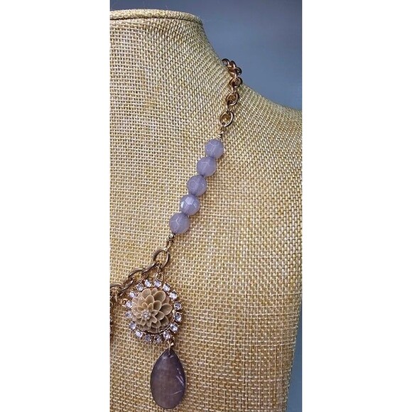 Plunder Posse Grey Cream Gold Tone Bead & Glass Rhinestone Floral Necklace 18"L - Picture 4 of 6